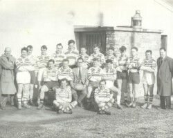 Extra A XV 1960-61: TK.Hitchins, K.Warwick, J.Warren, R.Leathlean, J.Bolland, D.Leverton, D.Blake, P.Kiddell, M.Stephens, R.Fitsell, D.Lightman, F.Garvey, A.Pearse; A.Hillman, J.Harrison, M.Dodson, J.Bresher, I.Martin; J.Baker, R.Booth. Extra A XV 1960-61